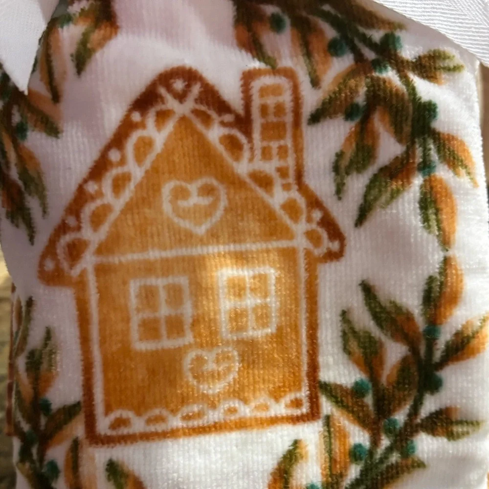 LAURA ASHLEY NWT 2pc gingerbread hand towel set